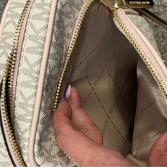 Michael Kors Beige Crossbody Bag - Picture 5 of 8